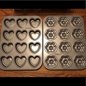 CAKE BOSS 2 PIECE MOLDED COOKIE PAN SET